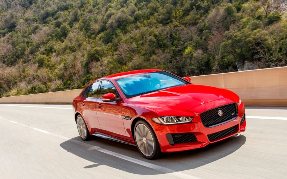 Jaguar XE Rojo