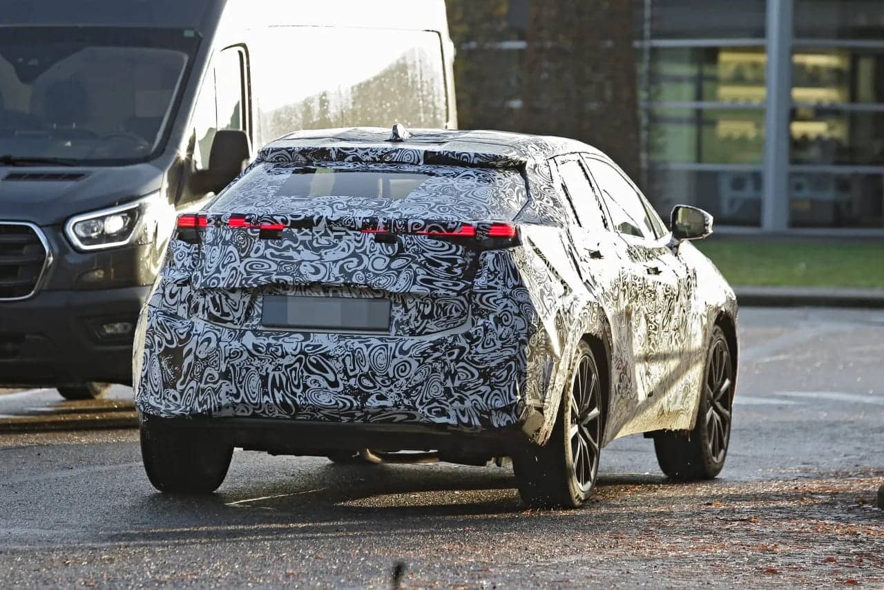 Toyota C-HR 2024, La Marca Muestra un Avance Exclusivo Antes de su Lanzamiento 4 Toyota C-HR 2024