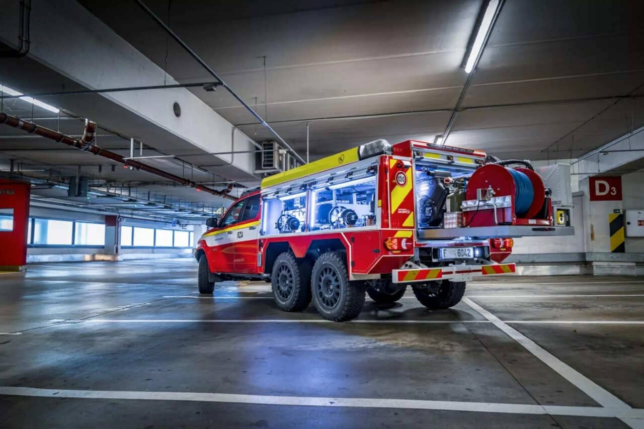 Toyota Hilux 6x6 camion de bomberos