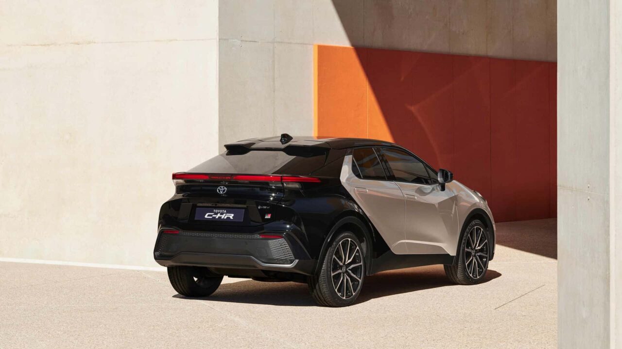 ᐅ Toyota CHR 2024 Debuta lleno de potencia y eficiencia PHEV