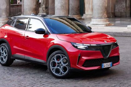 SUV Alfa Romeo 2024 render