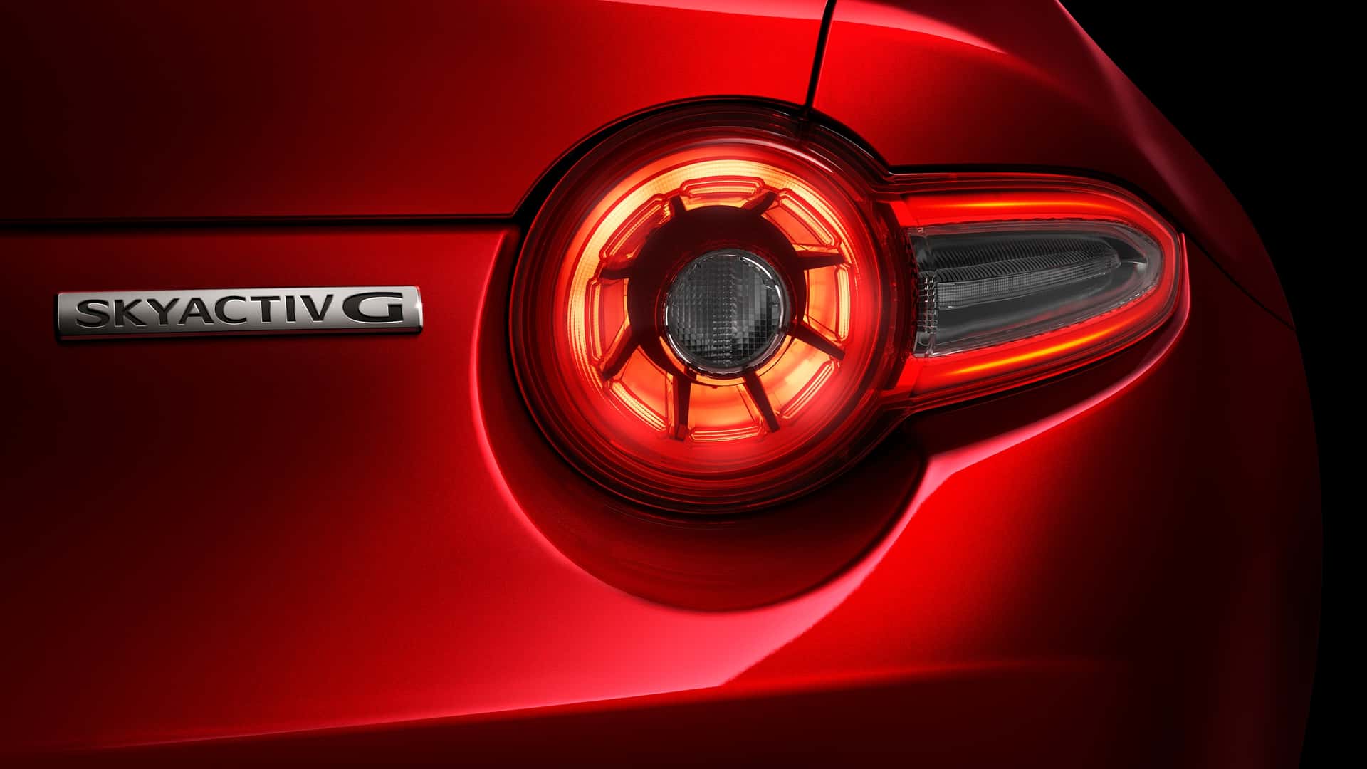Mazda MX-5 2024 nuevos faros stops