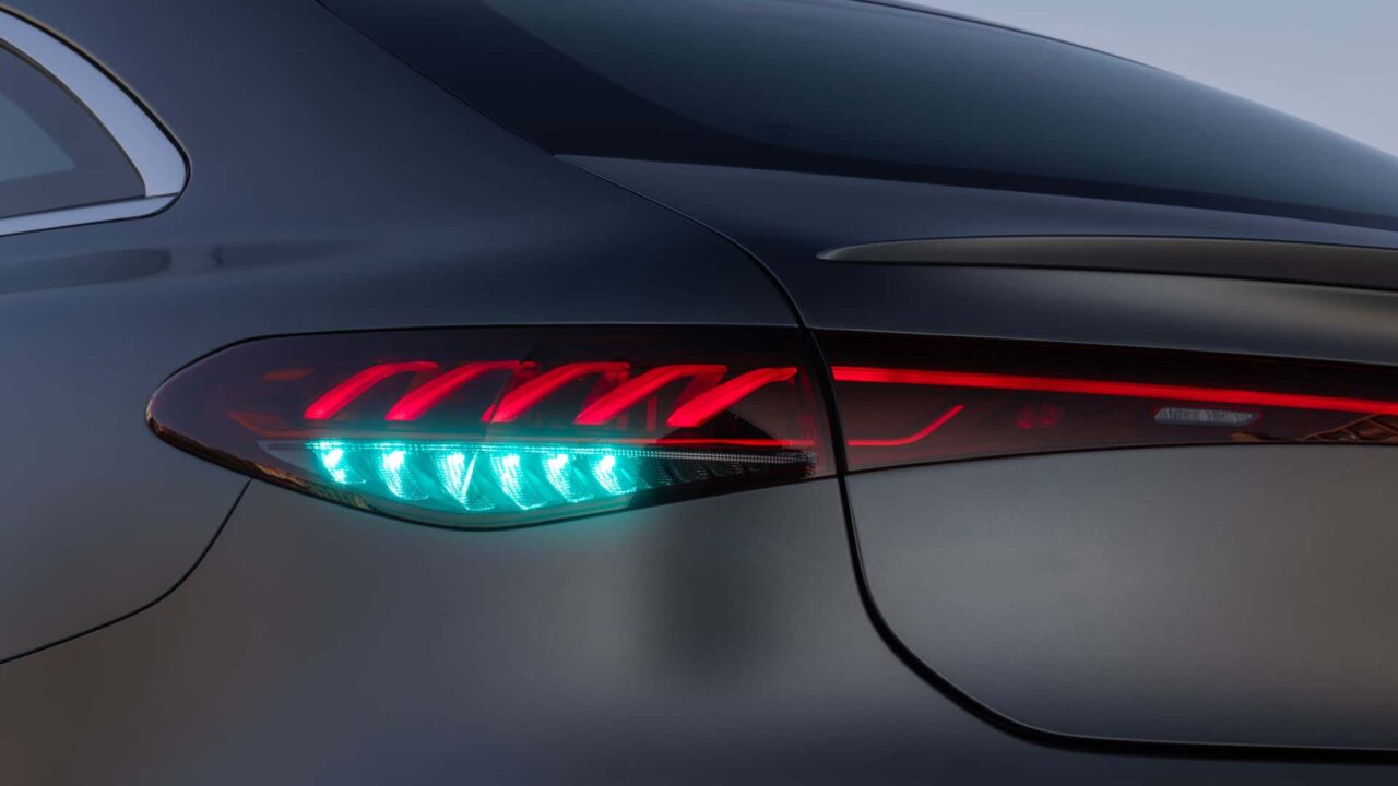 Innovadoras Luces Indicadoras de Conducción Autonoma de Mercedes-Benz: Un Futuro Más Seguro y Eficiente 4 Mercedes Benz Luces direccionales traseras
