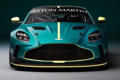 Aston Martin Vantage GT4 frente