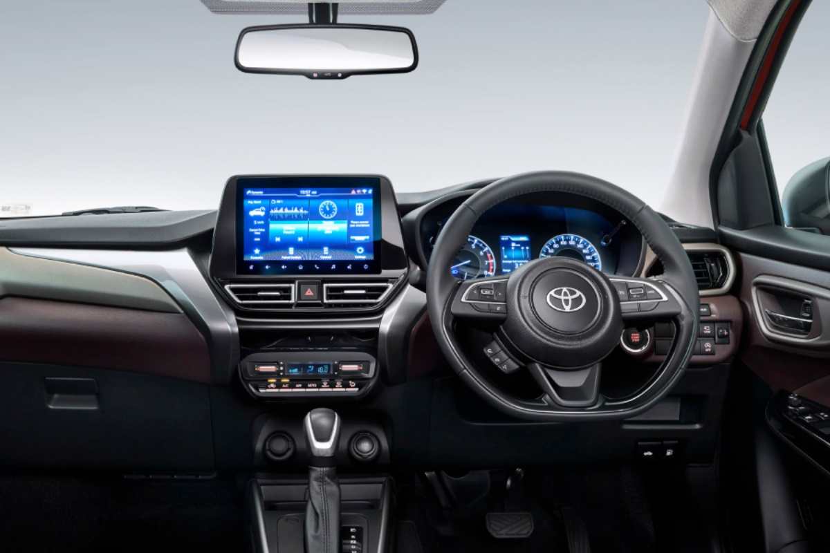 Toyota Urban Cruiser Taisor 2025: El Crossover Urbano ya es Oficial 3 Toyota Urban Cruiser Taisor 2025 interior