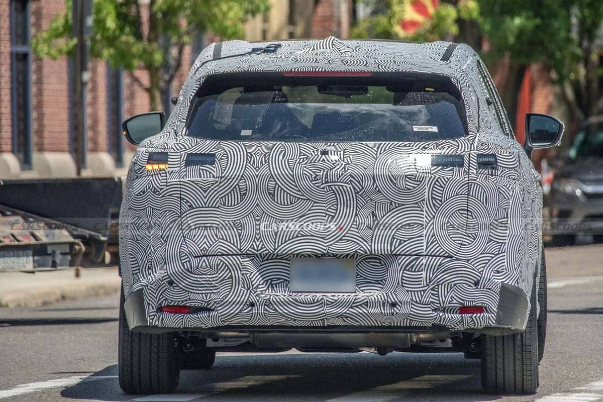 Nissan Murano 2025: Un Vistazo al Futuro con Inspiración del Ariya 6 Nissan Murano 2025 por detrás espia