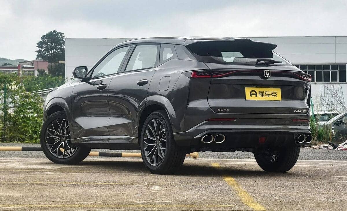 Changan UNI-Z Gasolina: Se Acerca su Lanzamiento 3 Changan UNI-Z Gasolina detras