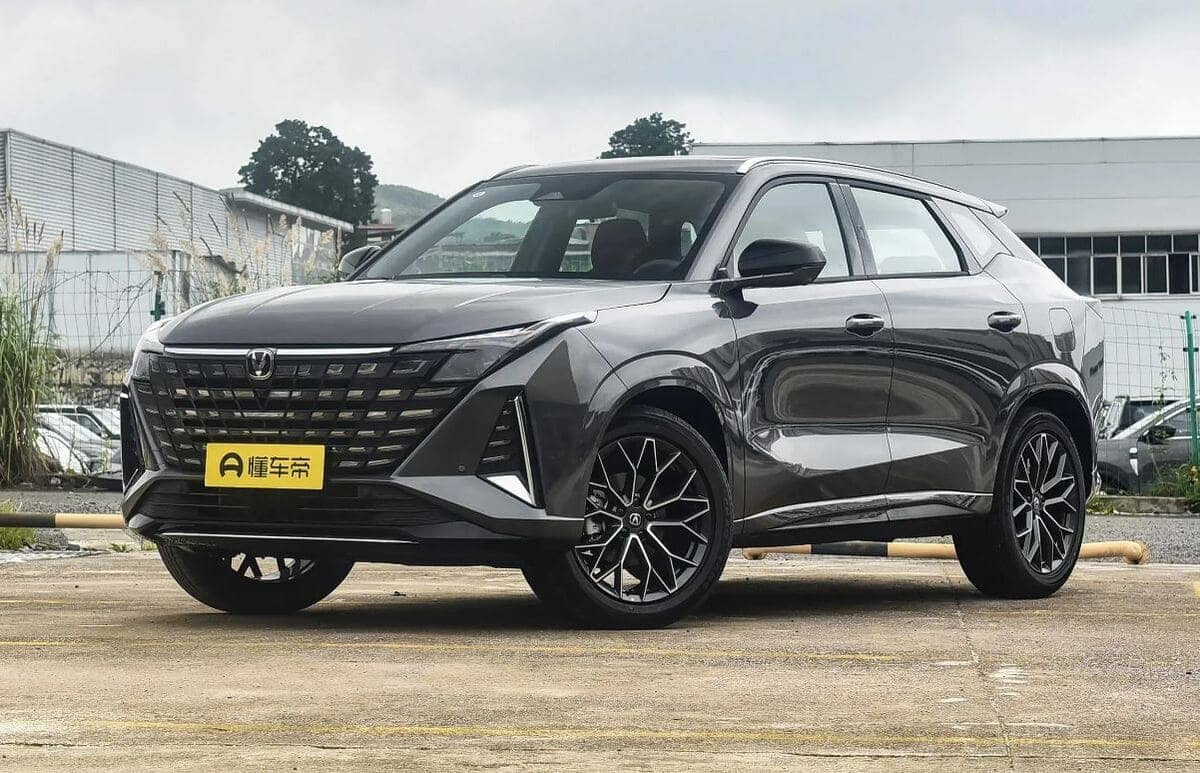Changan UNI-Z Gasolina: Se Acerca su Lanzamiento 2 Changan UNI-Z Gasolina frente