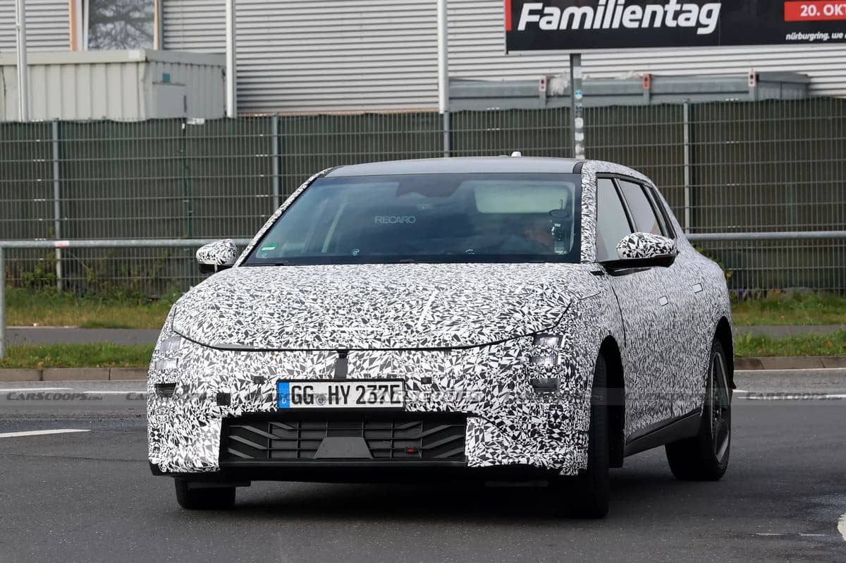 Kia EV4: El Nuevo Hatchback Eléctrico que Llegará en 2025 3 Kia EV4 frente