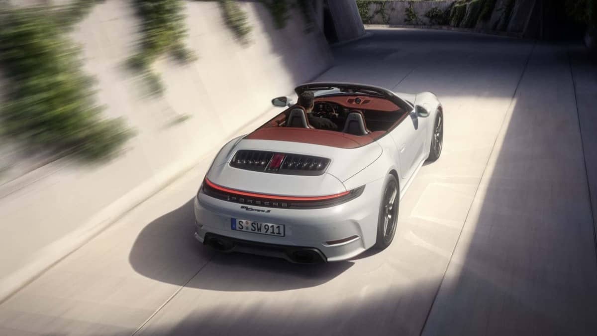 Porsche 911 Carrera S 2025: La Nueva Variante Intermedia con 480 Caballos 3 Porsche 911 Carrera S detras