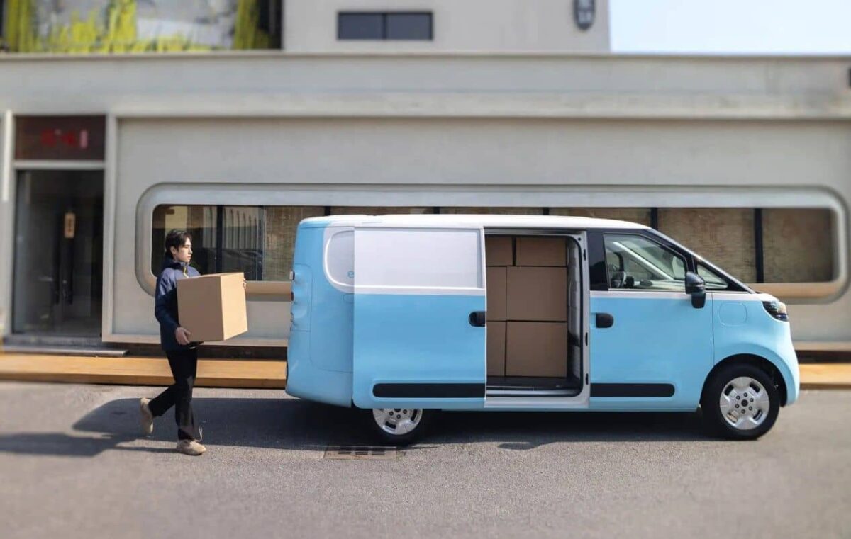 Maxus eDeliver 5: La Van Eléctrica con Baterías LFP 2 Maxus eDeliver 5 lateral