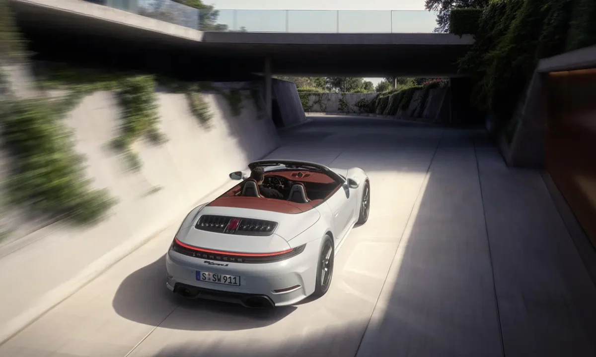 Porsche 911 Carrera S 2025: Innovación y Potencia Redefinidas 6 Porsche 911 Carrera S 2025 detras arriba