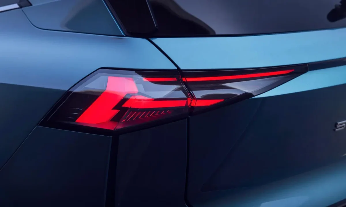 Renault Symbioz Híbrido MHEV: Ya Esta en Camino 4 Renault Symbioz Híbrido MHEV luces stop