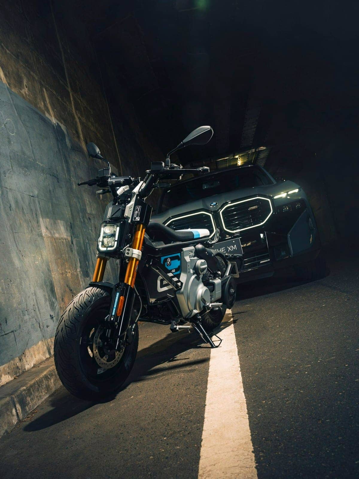 BMW CE 02: La Moto Eléctrica Más Inusual de la Marca Alemana 8 BMW CE 02 y BMW IX