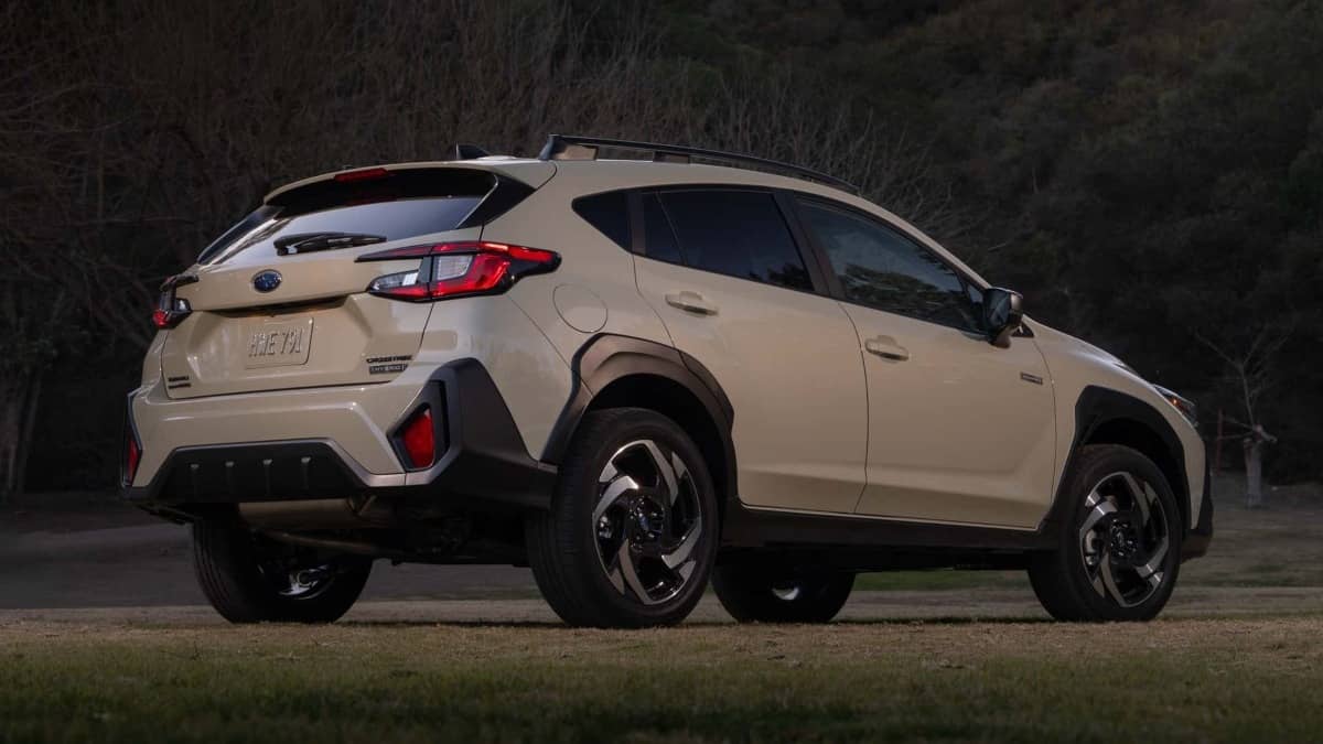 Subaru Crosstrek Híbrido 2025 por detrás