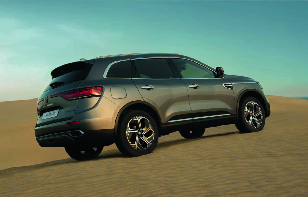 renault koleos 2025 por detrás